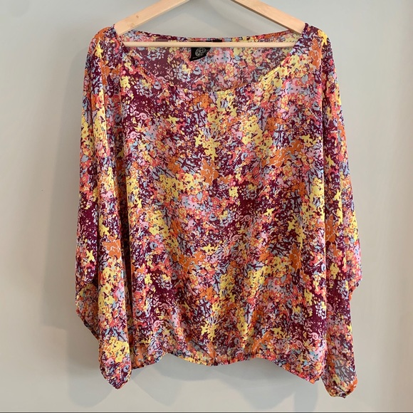 Gorgeous florL blouse - so flattering! Size xl - Picture 1 of 3